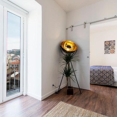 Amazing Downtown Apt With Small Balcony With View Over The Castle Lisbona Esterno foto
