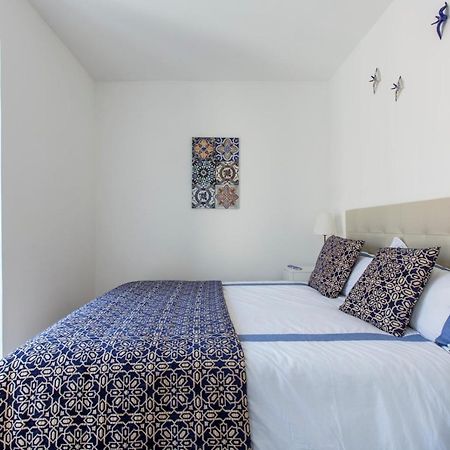 Amazing Downtown Apt With Small Balcony With View Over The Castle Lisbona Esterno foto