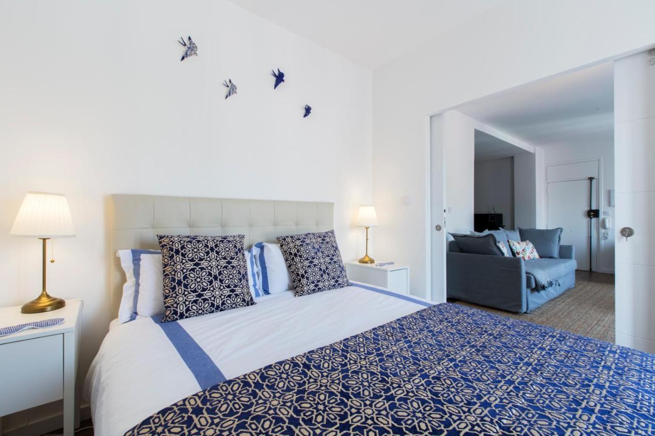 Amazing Downtown Apt With Small Balcony With View Over The Castle Lisbona Esterno foto