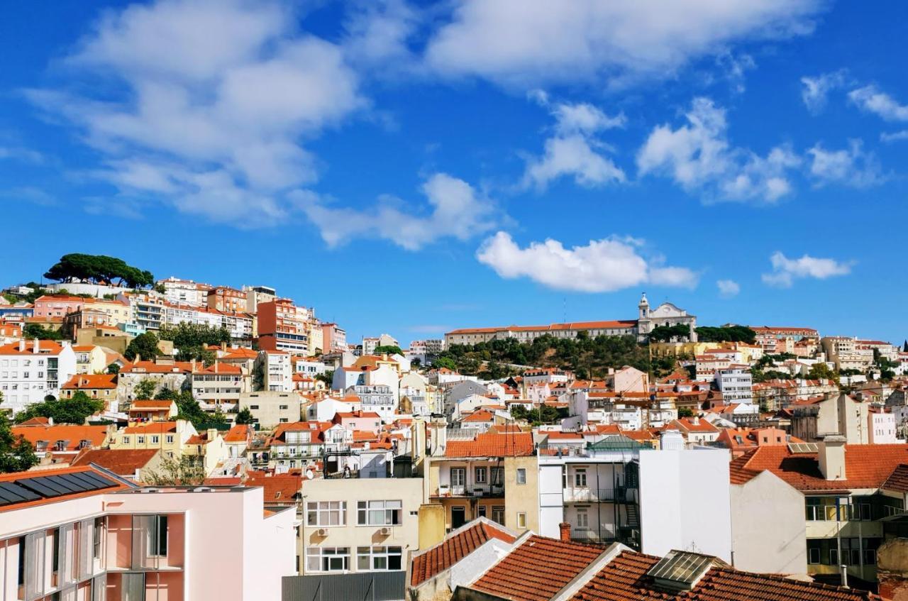 Amazing Downtown Apt With Small Balcony With View Over The Castle Lisbona Esterno foto