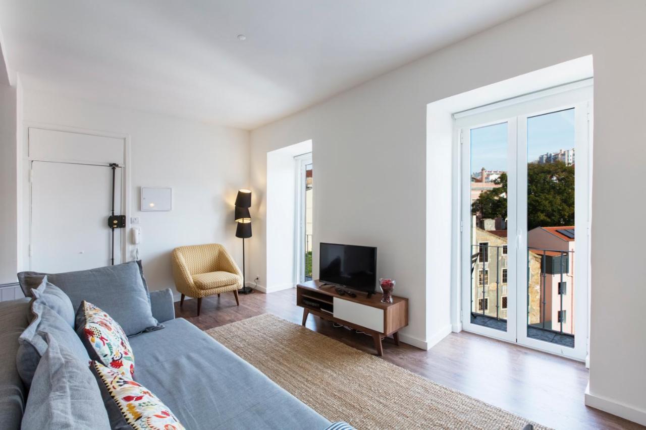 Amazing Downtown Apt With Small Balcony With View Over The Castle Lisbona Esterno foto