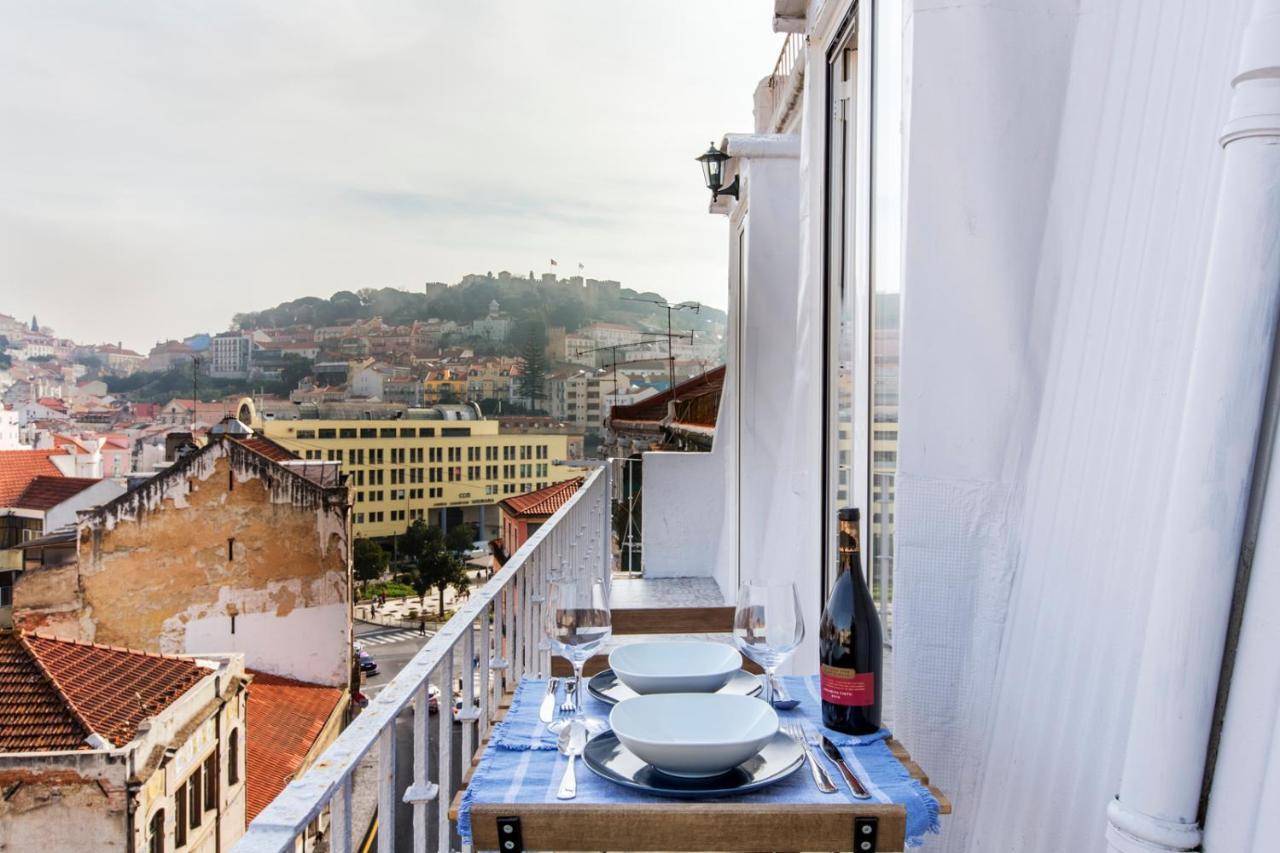 Amazing Downtown Apt With Small Balcony With View Over The Castle Lisbona Esterno foto