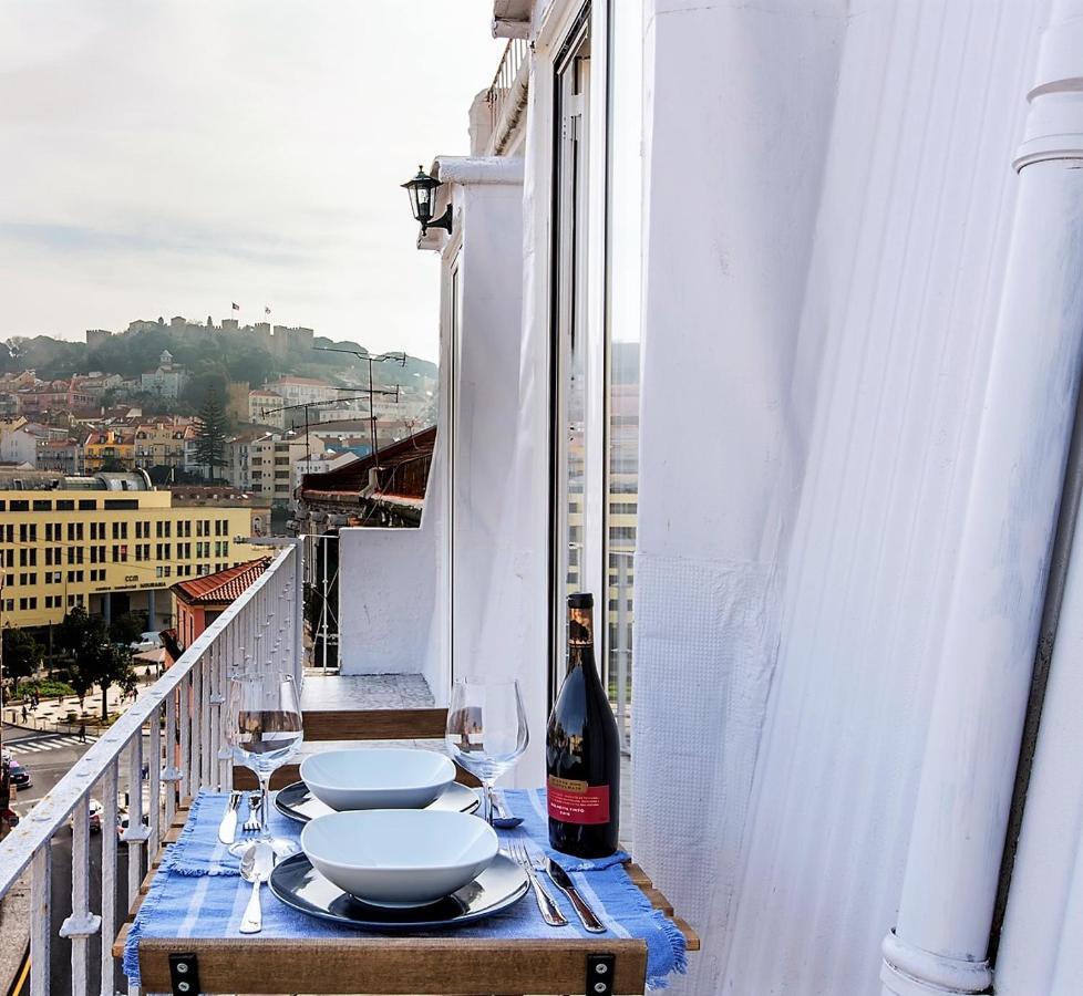 Amazing Downtown Apt With Small Balcony With View Over The Castle Lisbona Esterno foto