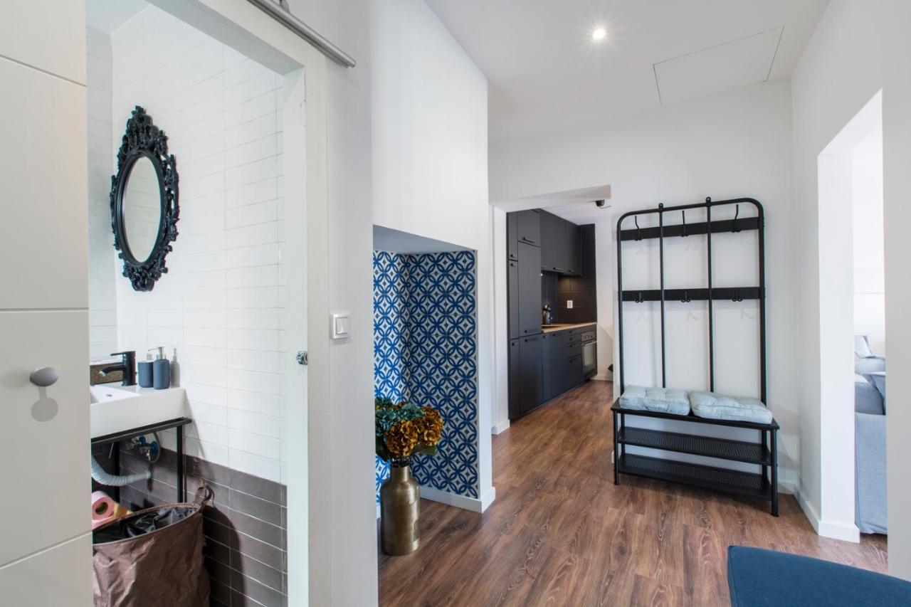 Amazing Downtown Apt With Small Balcony With View Over The Castle Lisbona Esterno foto